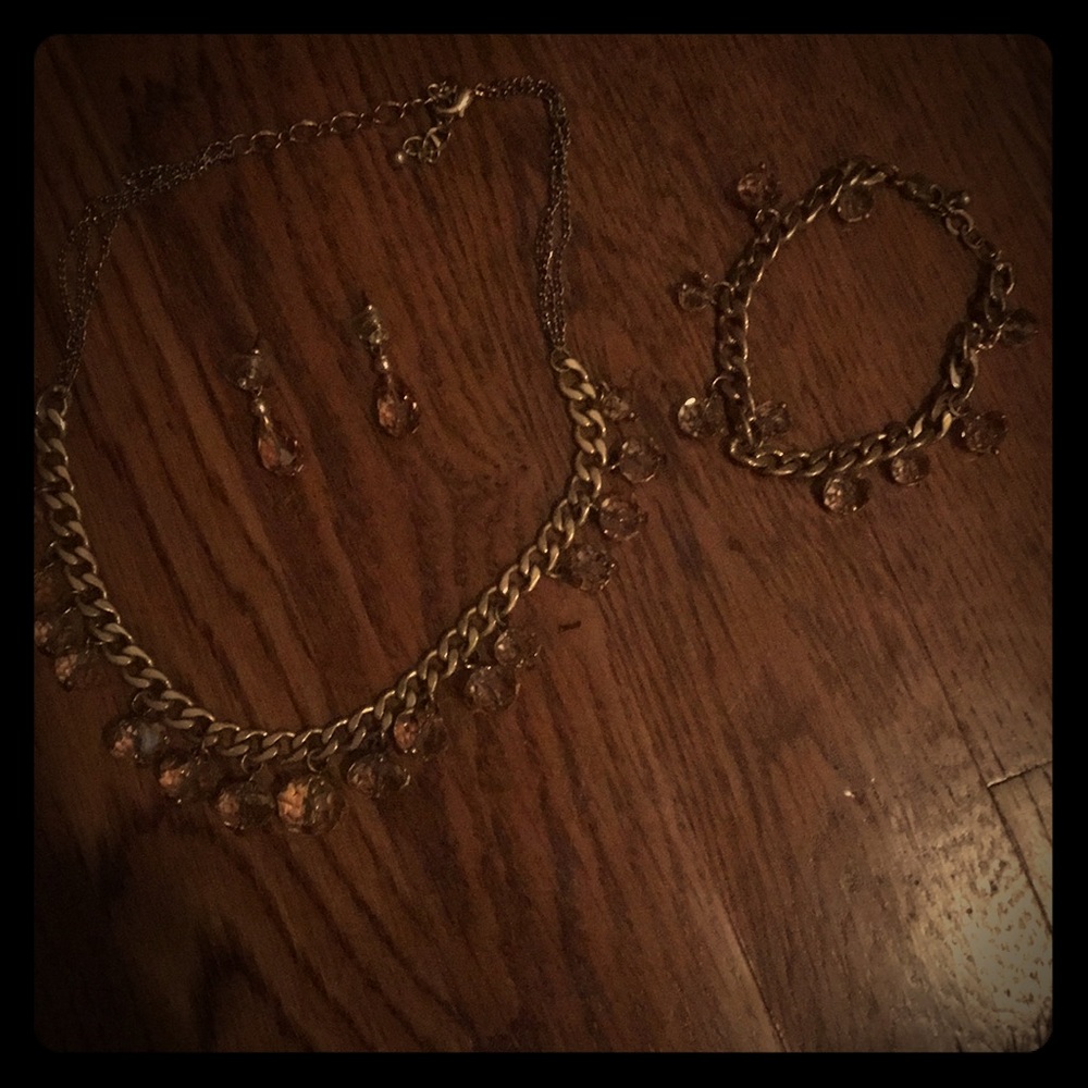 Dillard’s full jewelry set (gold )